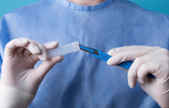 Удаление капюшона над зубом мудрости