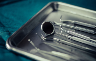 Лечение флюса зуба на десне