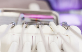 Имплантация и аллергия: что нужно знать пациентам?